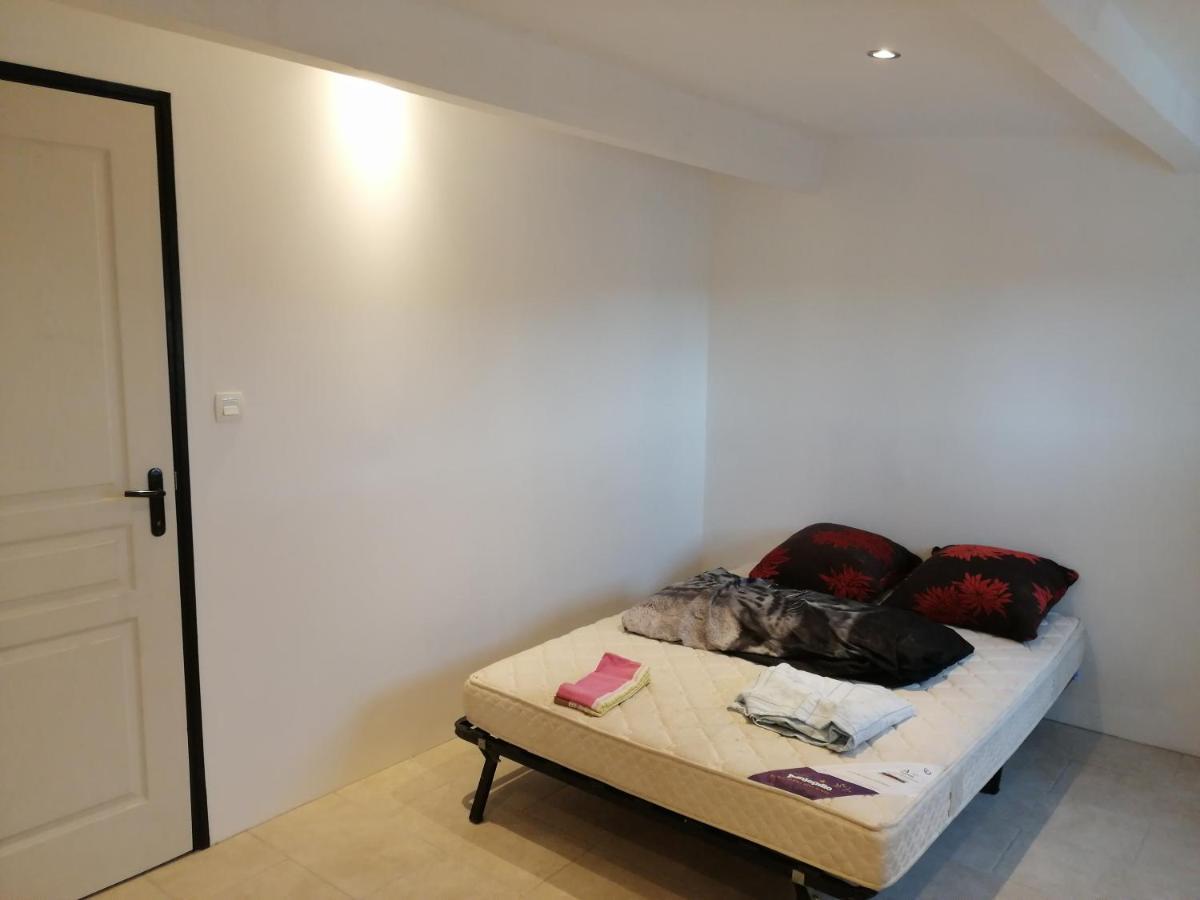 appart hôtel avec jardin Cuers Extérieur photo